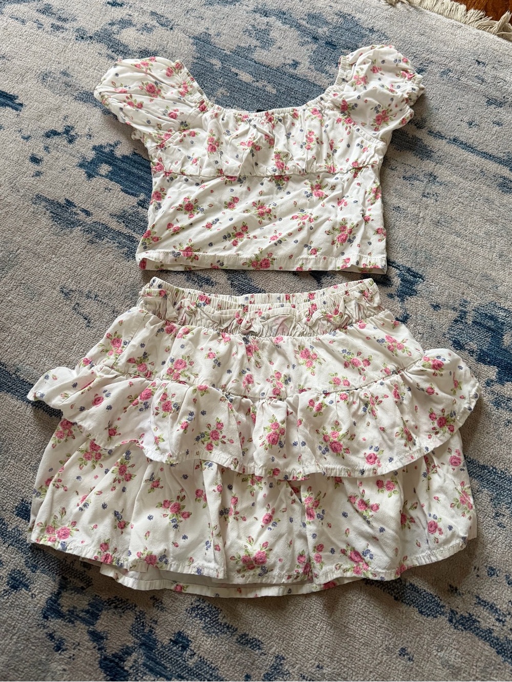 With Jules Girl’s Ruffle Skort & Top Set  Rose Print Size 7